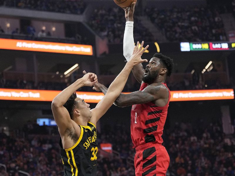 SAN FRANCISCO, CALIFORNIA - DECEMBER 23: Deandre Ayton #2 of the Portland Trail Blazers shoots over Trayce Jackson-Davis #32 of the Golden State Warriors during the first half at Chase Center on December 23, 2023 in San Francisco, California. NOTE TO USER: User expressly acknowledges and agrees that, by downloading and or using this photograph, User is consenting to the terms and conditions of the Getty Images License Agreement. (Photo by Thearon W. Henderson/Getty Images)