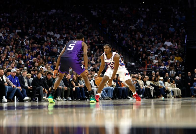 SACRAMENTO, CALIFORNIA - JANUARY 01: Tyrese Maxey #0 of the Philadelphia 76ers dribbling the ball is guarded by De'Aaron Fox #5 of the Sacramento Kings during the second half of an NBA basketball game at Golden 1 Center on January 01, 2025 in Sacramento, California. NOTE TO USER: User expressly acknowledges and agrees that, by downloading and or using this photograph, User is consenting to the terms and conditions of the Getty Images License Agreement. (Photo by Thearon W. Henderson/Getty Images)