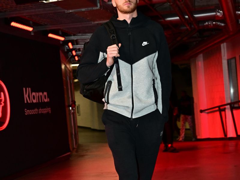 CHICAGO, IL - APRIL 1: Dylan Windler #20 of the Atlanta Hawks arrives to the arena before the game against the Chicago Bulls on April 1, 2024 at United Center in Chicago, Illinois. NOTE TO USER: User expressly acknowledges and agrees that, by downloading and or using this photograph, User is consenting to the terms and conditions of the Getty Images License Agreement. Mandatory Copyright Notice: Copyright 2024 NBAE (Photo by Adam Hagy/NBAE via Getty Images)