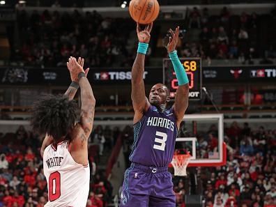 CHICAGO, IL - DECEMBER 6: Terry Rozier #3 of the Charlotte Hornets shoots the ball during the game against the Chicago Bulls on December 6, 2023 at the United Center in Chicago, Illinois. NOTE TO USER: User expressly acknowledges and agrees that, by downloading and or using this Photograph, user is consenting to the terms and conditions of the Getty Images License Agreement. Mandatory Copyright Notice: Copyright 2023 NBAE (Photo by Gary Dineen/NBAE via Getty Images).