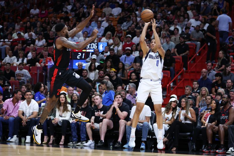 MIAMI, FLORIDA - APRIL 10: Dante Exum #0 of the Dallas Mavericks shoots the ball over Haywood Highsmith #24 of the Miami Heat during the first quarter at Kaseya Center on April 10, 2024 in Miami, Florida. NOTE TO USER: User expressly acknowledges and agrees that, by downloading and or using this photograph, User is consenting to the terms and conditions of the Getty Images License Agreement. (Photo by Megan Briggs/Getty Images)