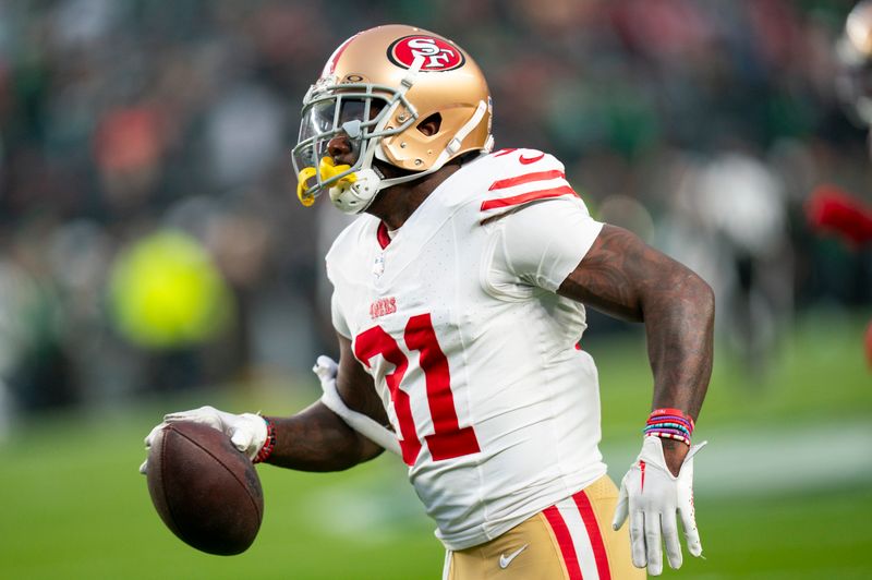 San Francisco 49ers safety Tashaun Gipson Sr. (31) in action prior to the NFL football game against the Philadelphia Eagles, Sunday, Dec. 3, 2023, in Philadelphia. (AP Photo/Chris Szagola)