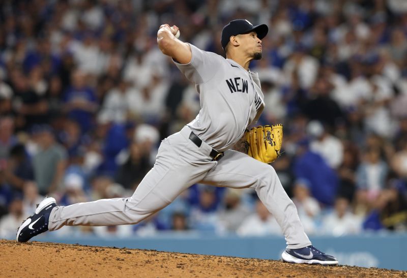 May 30, 2025; Los Angeles, California, USA; New York Yankees pitcher Jonathan Loaisiga (43) throws during the sixth inning against the Los Angeles Dodgers at Dodger Stadium. Mandatory Credit: Jason Parkhurst-Imagn Images