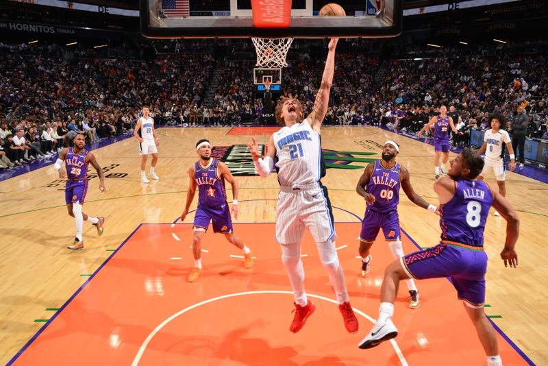 PHOENIX, AZ - NOVEMBER 18: Moritz Wagner #21 of the Orlando Magic drives to the basket during the game against the Phoenix Suns on November 18, 2024 at Footprint Center in Phoenix, Arizona. NOTE TO USER: User expressly acknowledges and agrees that, by downloading and or using this photograph, user is consenting to the terms and conditions of the Getty Images License Agreement. Mandatory Copyright Notice: Copyright 2024 NBAE (Photo by Barry Gossage/NBAE via Getty Images)