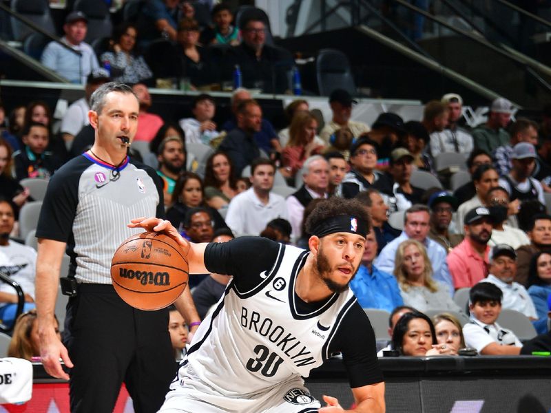 SAN ANTONIO, TX - JANUARY 17: Seth Curry #30 of the Brooklyn Nets drives to the basket during the game against the San Antonio Spurs on January 17, 2023 at the AT&T Center in San Antonio, Texas. NOTE TO USER: User expressly acknowledges and agrees that, by downloading and or using this photograph, user is consenting to the terms and conditions of the Getty Images License Agreement. Mandatory Copyright Notice: Copyright 2022 NBAE (Photos by Michael Gonzales/NBAE via Getty Images)