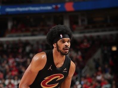 MILWAUKEE, WI - DECEMBER 23: Jarrett Allen #31 of the Cleveland Cavaliers dribbles the ball during the game against the Chicago Bulls on December 23, 2023 at the Fiserv Forum Center in Milwaukee, Wisconsin. NOTE TO USER: User expressly acknowledges and agrees that, by downloading and or using this Photograph, user is consenting to the terms and conditions of the Getty Images License Agreement. Mandatory Copyright Notice: Copyright 2023 NBAE (Photo by Gary Dineen/NBAE via Getty Images).