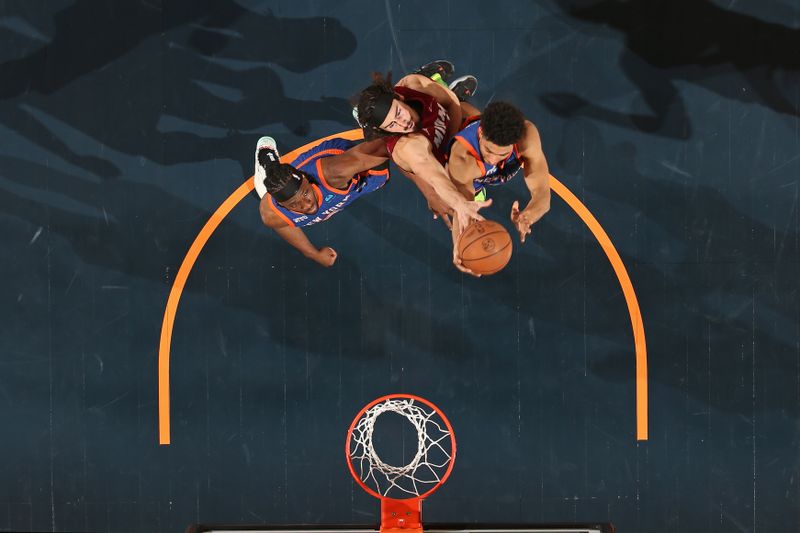 NEW YORK, NY - JANUARY 27: Quentin Grimes #6 of the New York Knicks drives to the basket during the game against the Miami Heat on January 27, 2024 at Madison Square Garden in New York City, New York.  NOTE TO USER: User expressly acknowledges and agrees that, by downloading and or using this photograph, User is consenting to the terms and conditions of the Getty Images License Agreement. Mandatory Copyright Notice: Copyright 2024 NBAE  (Photo by Nathaniel S. Butler/NBAE via Getty Images)