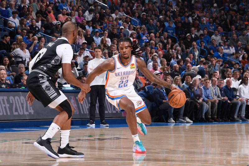 OKLAHOMA CITY, OK - OCTOBER 30: Cason Wallace #22 of the Oklahoma City Thunder drives to the basket during the game against the San Antonio Spurs on October 30, 2024 at Paycom Center in Oklahoma City, Oklahoma. NOTE TO USER: User expressly acknowledges and agrees that, by downloading and or using this photograph, User is consenting to the terms and conditions of the Getty Images License Agreement. Mandatory Copyright Notice: Copyright 2024 NBAE (Photo by Brian Babineau/NBAE via Getty Images)