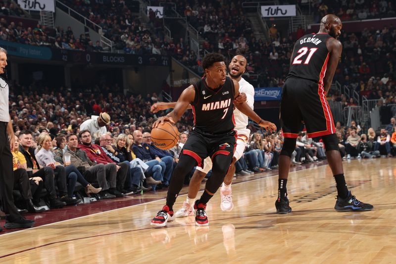 CLEVELAND, OH - NOVEMBER 20: Kyle Lowry #7 of the Miami Heat handles the ball during the game against the Cleveland Cavaliers on November 20, 2022 at Rocket Mortgage Fieldhouse in Cleveland, Ohio. NOTE TO USER: User expressly acknowledges and agrees that, by downloading and or using this photograph, User is consenting to the terms and conditions of the Getty Images License Agreement. Mandatory Copyright Notice: Copyright 2022 NBAE (Photo by Joe Murphy/NBAE via Getty Images)