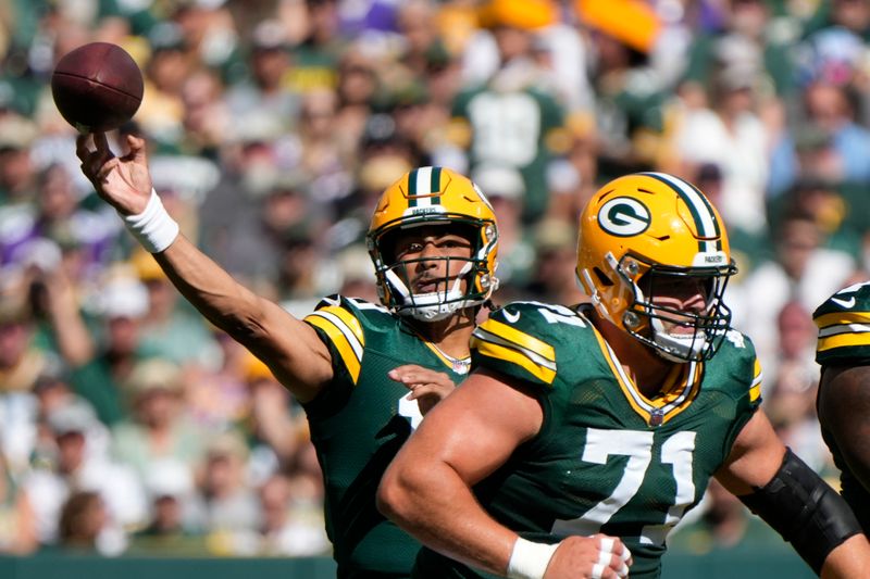 Green Bay Packers quarterback Jordan Love, left, throws a pass during the first half of an NFL football game against the Minnesota Vikings, Sunday, Sept. 29, 2024, in Green Bay, Wis. (AP Photo/Morry Gash)