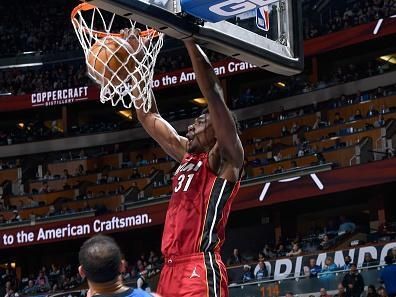 ORLANDO, FL - DECEMBER 20: Thomas Bryant #31 of the Miami Heat dunks the ball during the game against the Orlando Magic on December 20, 2023 at the Kia Center in Orlando, Florida. NOTE TO USER: User expressly acknowledges and agrees that, by downloading and or using this photograph, User is consenting to the terms and conditions of the Getty Images License Agreement. Mandatory Copyright Notice: Copyright 2023 NBAE (Photo by Gary Bassing/NBAE via Getty Images)