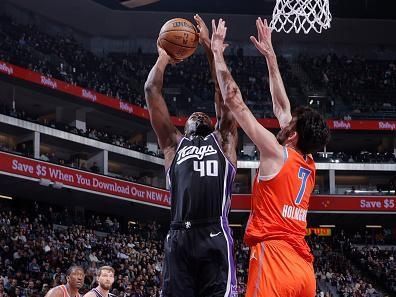 SACRAMENTO, CA - DECEMBER 14: Harrison Barnes #40 of the Sacramento Kings shoots the ball during the game against the Oklahoma City Thunder on December 14, 2023 at Golden 1 Center in Sacramento, California. NOTE TO USER: User expressly acknowledges and agrees that, by downloading and or using this Photograph, user is consenting to the terms and conditions of the Getty Images License Agreement. Mandatory Copyright Notice: Copyright 2023 NBAE (Photo by Rocky Widner/NBAE via Getty Images)