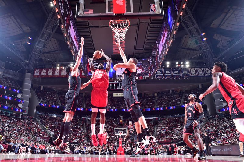 HOUSTON, TX - FEBRUARY 9: Jeff Green #32 of the Houston Rockets drives to the basket during the game against the Toronto Raptors on February 9, 2025 at the Toyota Center in Houston, Texas. NOTE TO USER: User expressly acknowledges and agrees that, by downloading and or using this photograph, User is consenting to the terms and conditions of the Getty Images License Agreement. Mandatory Copyright Notice: Copyright 2025 NBAE (Photo by Logan Riely/NBAE via Getty Images)