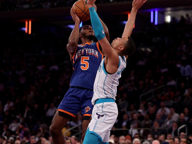 NEW YORK, NEW YORK - NOVEMBER 28: Immanuel Quickley #5 of the New York Knicks takes a shot as Bryce McGowens #7 of the Charlotte Hornets defends during the first half of an NBA In-Season Tournament game at Madison Square Garden on November 28, 2023 in New York City. NOTE TO USER: User expressly acknowledges and agrees that, by downloading and or using this photograph, User is consenting to the terms and conditions of the Getty Images License Agreement. (Photo by Elsa/Getty Images)