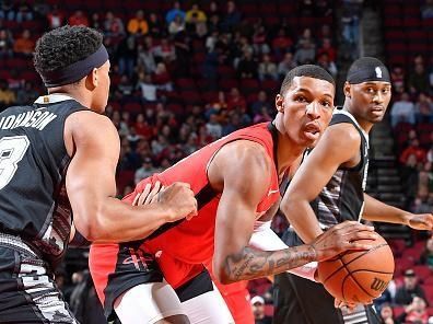 HOUSTON, TX - DECEMBER 11: Jabari Smith Jr. #10 of the Houston Rockets looks to pass the ball during the game against the San Antonio Spurs on December 11, 2023 at the Toyota Center in Houston, Texas. NOTE TO USER: User expressly acknowledges and agrees that, by downloading and or using this photograph, User is consenting to the terms and conditions of the Getty Images License Agreement. Mandatory Copyright Notice: Copyright 2023 NBAE (Photo by Logan Riely/NBAE via Getty Images)