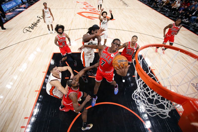 DETROIT, MI - NOVEMBER 18: Jalen Smith #7 of the Chicago Bulls goes up for the rebound during the game against the Detroit Pistons on November 18, 2024 at Little Caesars Arena in Detroit, Michigan. NOTE TO USER: User expressly acknowledges and agrees that, by downloading and/or using this photograph, User is consenting to the terms and conditions of the Getty Images License Agreement. Mandatory Copyright Notice: Copyright 2024 NBAE (Photo by Brian Sevald/NBAE via Getty Images)