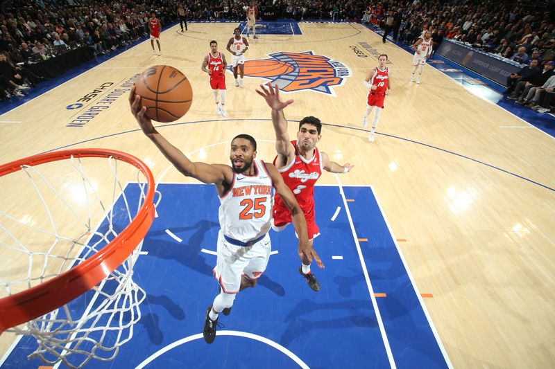 NEW YORK, NY - JANUARY 27: Mikal Bridges #25 of the New York Knicks drives to the basket during the game against the Memphis Grizzlies on January 27, 2025 at Madison Square Garden in New York City, New York.  NOTE TO USER: User expressly acknowledges and agrees that, by downloading and or using this photograph, User is consenting to the terms and conditions of the Getty Images License Agreement. Mandatory Copyright Notice: Copyright 2025 NBAE  (Photo by Nathaniel S. Butler/NBAE via Getty Images)