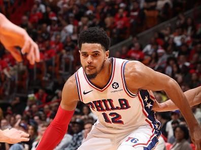 MIAMI, FL - DECEMBER 25:  Tobias Harris #12 of the Philadelphia 76ers handles the ball during the game against the Miami Heat on December 25, 2023 at Kaseya Center in Miami, Florida. NOTE TO USER: User expressly acknowledges and agrees that, by downloading and or using this Photograph, user is consenting to the terms and conditions of the Getty Images License Agreement. Mandatory Copyright Notice: Copyright 2023 NBAE (Photo by David Sherman/NBAE via Getty Images)