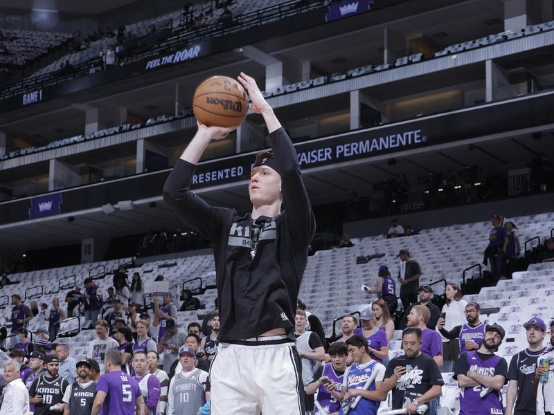 SACRAMENTO, CA - APRIL 15: Kevin Huerter #9 of the Sacramento Kings warms up before Round 1 Game 1 of the 2023 NBA Playoffs against the Golden State Warriors on April 15, 2023 at Golden 1 Center in Sacramento, California. NOTE TO USER: User expressly acknowledges and agrees that, by downloading and or using this Photograph, user is consenting to the terms and conditions of the Getty Images License Agreement. Mandatory Copyright Notice: Copyright 2023 NBAE (Photo by Rocky Widner/NBAE via Getty Images)