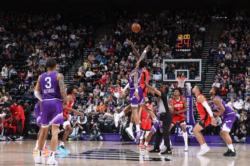 SALT LAKE CITY, UT - MARCH 29: John Collins #20 of the Utah Jazz goes up for the opening tip off on March 29, 2024 at Delta Center in Salt Lake City, Utah. NOTE TO USER: User expressly acknowledges and agrees that, by downloading and or using this Photograph, User is consenting to the terms and conditions of the Getty Images License Agreement. Mandatory Copyright Notice: Copyright 2024 NBAE (Photo by Melissa Majchrzak/NBAE via Getty Images)