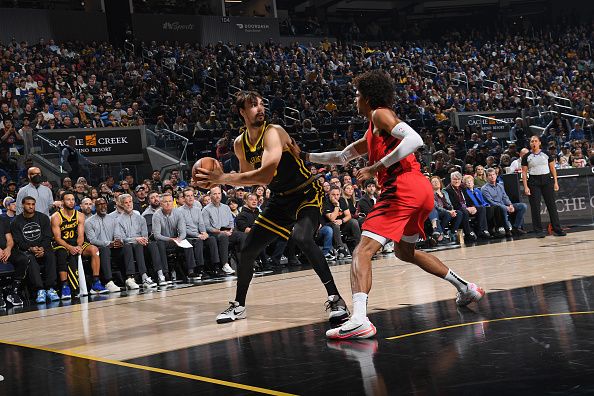 SAN FRANCISCO, CA - DECEMBER 23: Dario Saric #20 of the Golden State Warriors  handles the ball during the game against the Portland Trail Blazers on December 23, 2023 at Chase Center in San Francisco, California. NOTE TO USER: User expressly acknowledges and agrees that, by downloading and or using this photograph, user is consenting to the terms and conditions of Getty Images License Agreement. Mandatory Copyright Notice: Copyright 2023 NBAE (Photo by Noah Graham/NBAE via Getty Images)