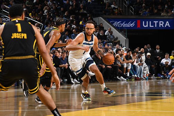 SAN FRANCISCO, CA - NOVEMBER 14: Kyle Anderson #1 of the Minnesota Timberwolves drives to the basket during the game against the Golden State Warriors during the In-Season Tournament on November 14, 2023 at Chase Center in San Francisco, California. NOTE TO USER: User expressly acknowledges and agrees that, by downloading and or using this photograph, user is consenting to the terms and conditions of Getty Images License Agreement. Mandatory Copyright Notice: Copyright 2023 NBAE (Photo by Noah Graham/NBAE via Getty Images)