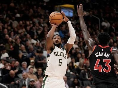 TORONTO, CANADA - NOVEMBER 15:  Malik Beasley #5 of the Milwaukee Bucks shoots the ball during the game against the Toronto Raptors on November 15, 2023 at the Scotiabank Arena in Toronto, Ontario, Canada.  NOTE TO USER: User expressly acknowledges and agrees that, by downloading and or using this Photograph, user is consenting to the terms and conditions of the Getty Images License Agreement.  Mandatory Copyright Notice: Copyright 2023 NBAE (Photo by Jordan Jones/NBAE via Getty Images)