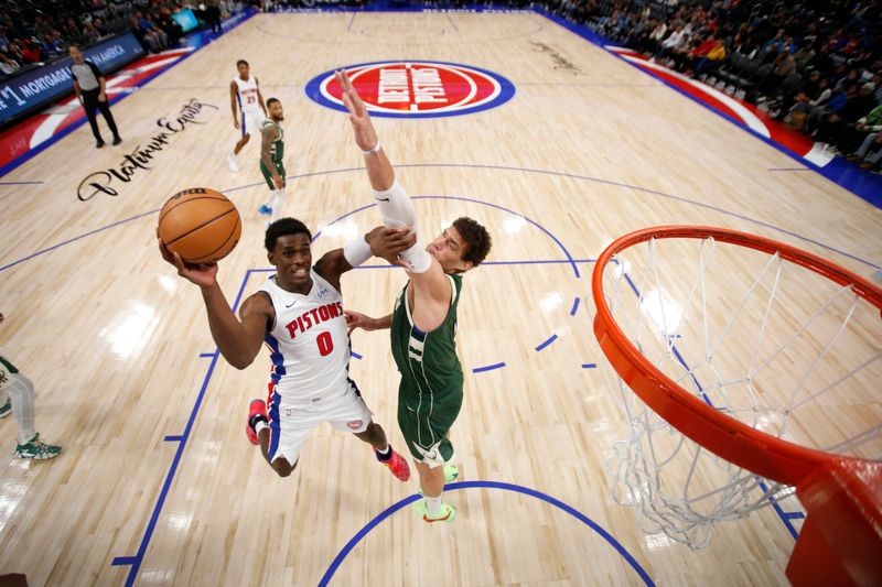 DETROIT, MI - JANUARY 22:  Jalen Duren #0 of the Detroit Pistons drives to the basket during the game against the Milwaukee Bucks on January 22, 2024 at Little Caesars Arena in Detroit, Michigan. NOTE TO USER: User expressly acknowledges and agrees that, by downloading and/or using this photograph, User is consenting to the terms and conditions of the Getty Images License Agreement. Mandatory Copyright Notice: Copyright 2024 NBAE (Photo by Brian Sevald/NBAE via Getty Images)