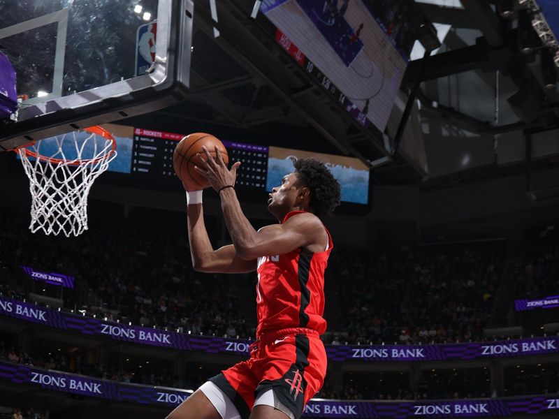 SALT LAKE CITY, UT - MARCH 29: Amen Thompson #1 of the Houston Rockets drives to the basket during the game against the Utah Jazz on March 29, 2024 at Delta Center in Salt Lake City, Utah. NOTE TO USER: User expressly acknowledges and agrees that, by downloading and or using this Photograph, User is consenting to the terms and conditions of the Getty Images License Agreement. Mandatory Copyright Notice: Copyright 2024 NBAE (Photo by Melissa Majchrzak/NBAE via Getty Images)