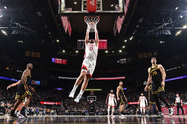 SAN FRANCISCO, CA - NOVEMBER 20: Alperen Sengun #28 of the Houston Rockets dunks the ball during the game  against the Golden State Warriors on November 20, 2023 at Chase Center in San Francisco, California. NOTE TO USER: User expressly acknowledges and agrees that, by downloading and or using this photograph, user is consenting to the terms and conditions of Getty Images License Agreement. Mandatory Copyright Notice: Copyright 2023 NBAE (Photo by Noah Graham/NBAE via Getty Images)