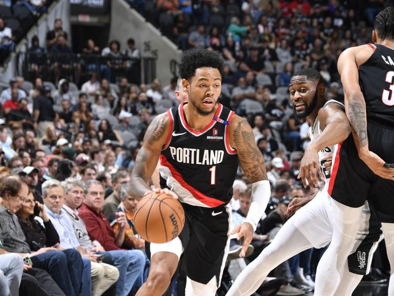 SAN ANTONIO, TX - NOVEMBER 7:  Anfernee Simons #1 of the Portland Trail Blazers dribbles the ball during the game against the San Antonio Spurs on November 7, 2024 at the Frost Bank Center in San Antonio, Texas. NOTE TO USER: User expressly acknowledges and agrees that, by downloading and or using this photograph, user is consenting to the terms and conditions of the Getty Images License Agreement. Mandatory Copyright Notice: Copyright 2024 NBAE (Photos by Logan Riely/NBAE via Getty Images)