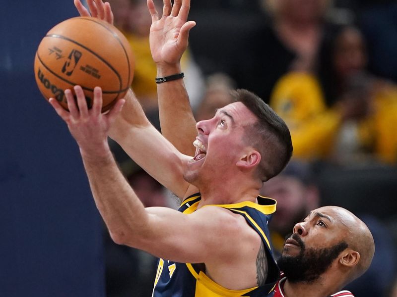 INDIANAPOLIS, INDIANA - MARCH 02: T.J. McConnell #9 of the Indiana Pacers attempts a shot while being guarded by Jevon Carter #5 of the Chicago Bulls in the fourth quarter at Gainbridge Fieldhouse on March 02, 2025 in Indianapolis, Indiana. NOTE TO USER: User expressly acknowledges and agrees that, by downloading and or using this photograph, User is consenting to the terms and conditions of the Getty Images License Agreement. (Photo by Dylan Buell/Getty Images)