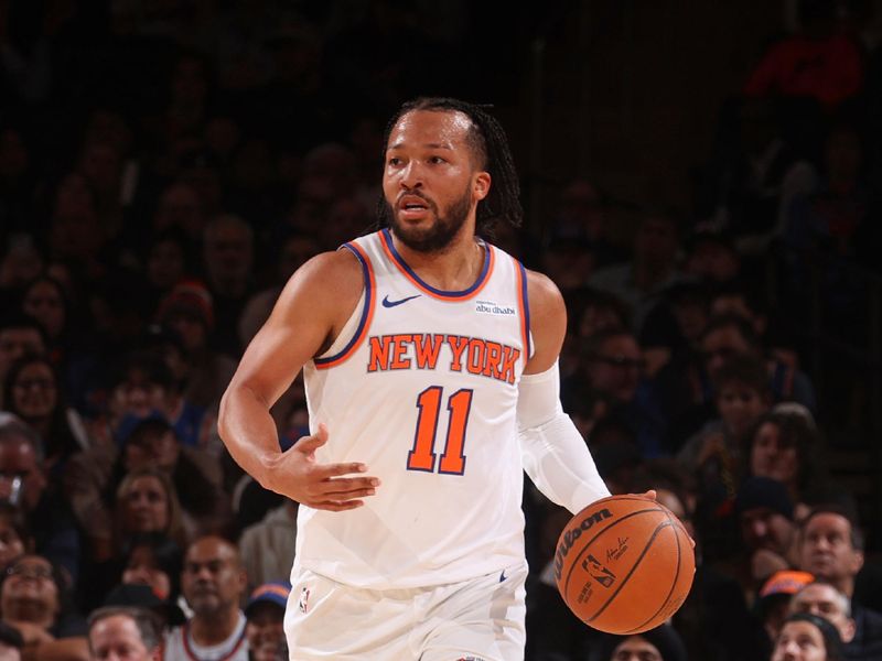 NEW YORK, NY - NOVEMBER 18: Jalen Brunson #11 of the New York Knicks dribbles the ball during the game against the Washington Wizards on November 18, 2024 at Madison Square Garden in New York City, New York.  NOTE TO USER: User expressly acknowledges and agrees that, by downloading and or using this photograph, User is consenting to the terms and conditions of the Getty Images License Agreement. Mandatory Copyright Notice: Copyright 2024 NBAE  (Photo by Nathaniel S. Butler/NBAE via Getty Images)