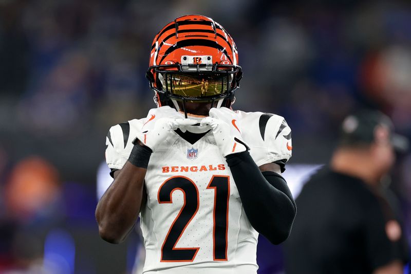 Cincinnati Bengals cornerback Mike Hilton (21) warms up before an NFL football game against the New York Giants Sunday, Oct. 13, 2024, in East Rutherford, N.J. (AP Photo/Adam Hunger)