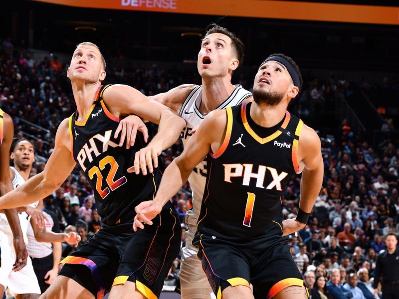 PHOENIX, AZ - DECEMBER 3: Mason Plumlee #22 and Mason Plumlee #1 of the Phoenix Suns looks on during the game against the San Antonio Spurs during a Emirates NBA Cup game on December 3, 2024 at Footprint Center in Phoenix, Arizona. NOTE TO USER: User expressly acknowledges and agrees that, by downloading and or using this photograph, user is consenting to the terms and conditions of the Getty Images License Agreement. Mandatory Copyright Notice: Copyright 2024 NBAE (Photo by Barry Gossage/NBAE via Getty Images)