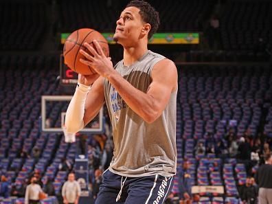 SAN FRANCISCO, CA - DECEMBER 30: Josh Green #8 of the Dallas Mavericks warms up before the game against the Golden State Warriors on December 30, 2023 at Chase Center in San Francisco, California. NOTE TO USER: User expressly acknowledges and agrees that, by downloading and or using this photograph, user is consenting to the terms and conditions of Getty Images License Agreement. Mandatory Copyright Notice: Copyright 2023 NBAE (Photo by Jed Jacobsohn/NBAE via Getty Images)