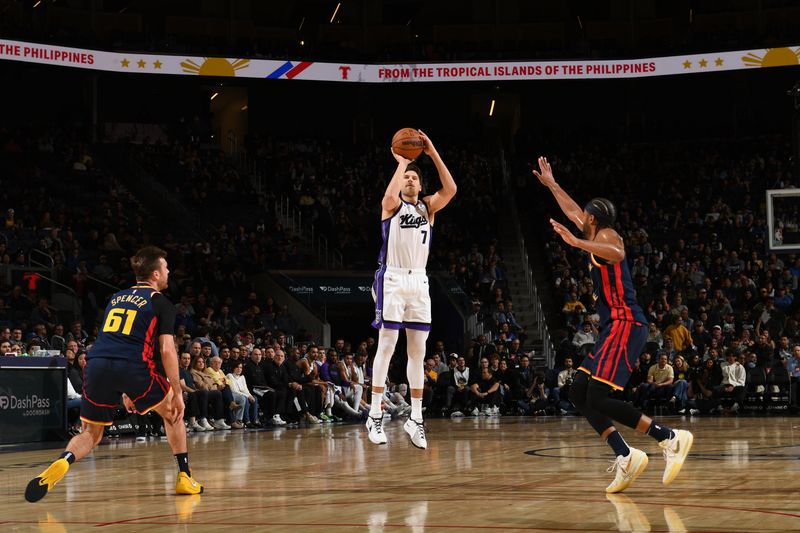 SAN FRANCISCO, CA - JANUARY 5:  Doug McDermott #7 of the Sacramento Kings shoots the ball during the game against the Golden State Warriors on January 5, 2025 at Chase Center in San Francisco, California. NOTE TO USER: User expressly acknowledges and agrees that, by downloading and or using this photograph, user is consenting to the terms and conditions of Getty Images License Agreement. Mandatory Copyright Notice: Copyright 2025 NBAE (Photo by Noah Graham/NBAE via Getty Images)