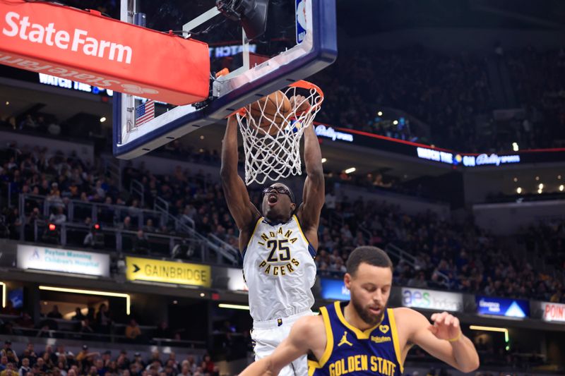 INDIANAPOLIS, IN - FEBRUARY 8:  Jalen Smith #25 of the Indiana Pacers goes to the basket during the game on February 8, 2024  at Gainbridge Fieldhouse in Indianapolis, Indiana. NOTE TO USER: User expressly acknowledges and agrees that, by downloading and or using this Photograph, user is consenting to the terms and conditions of the Getty Images License Agreement. Mandatory Copyright Notice: Copyright 2024 NBAE (Photo by Justin Casterline/NBAE via Getty Images)