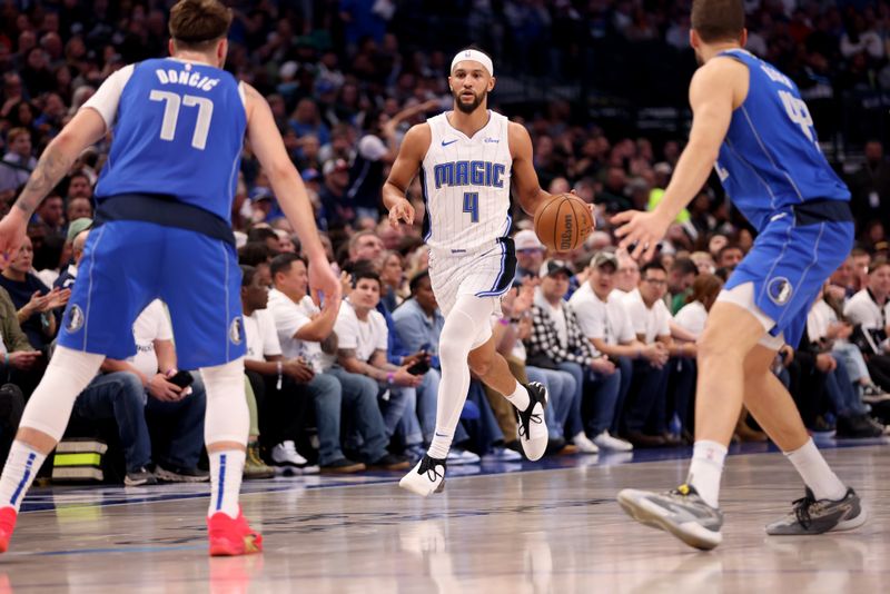 DALLAS, TEXAS - JANUARY 29: Jalen Suggs #4 of the Orlando Magic dribbles the ball up court in against the Dallas Mavericks in the first half at American Airlines Center on January 29, 2024 in Dallas, Texas. NOTE TO USER: User expressly acknowledges and agrees that, by downloading and or using this photograph, User is consenting to the terms and conditions of the Getty Images License Agreement. (Photo by Tim Heitman/Getty Images)