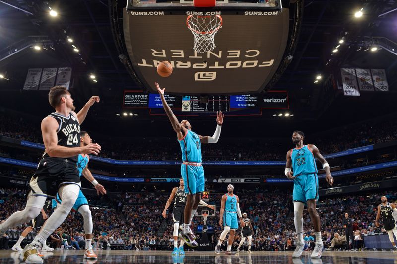 PHOENIX, AZ - MARCH 14: Torrey Craig #0 of the Phoenix Suns grabs a rebound against the Milwaukee Bucks on March 14, 20223at Footprint Center in Phoenix, Arizona. NOTE TO USER: User expressly acknowledges and agrees that, by downloading and or using this photograph, user is consenting to the terms and conditions of the Getty Images License Agreement. Mandatory Copyright Notice: Copyright 2023 NBAE (Photo by Barry Gossage/NBAE via Getty Images)