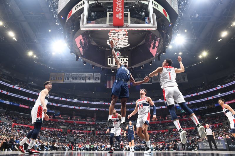 LOS ANGELES, CA - MARCH 1: Kawhi Leonard #2 of the LA Clippers dunks the ball during the game against the Washington Wizards on March 1, 2024 at Crypto.Com Arena in Los Angeles, California. NOTE TO USER: User expressly acknowledges and agrees that, by downloading and/or using this Photograph, user is consenting to the terms and conditions of the Getty Images License Agreement. Mandatory Copyright Notice: Copyright 2024 NBAE (Photo by Adam Pantozzi/NBAE via Getty Images)