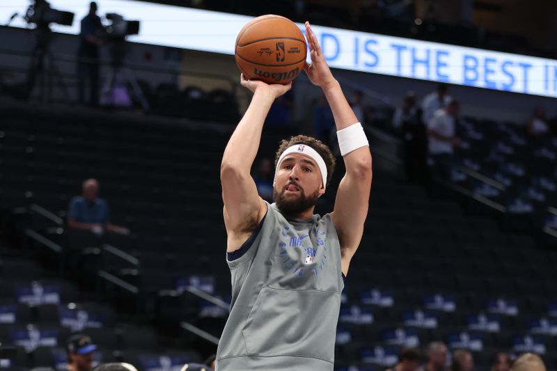 DALLAS, TEXAS - OCTOBER 24: Klay Thompson #31 of the Dallas Mavericks warms up before the game against the San Antonio Spurs at American Airlines Center on October 24, 2024 in Dallas, Texas. NOTE TO USER: User expressly acknowledges and agrees that, by downloading and or using this photograph, User is consenting to the terms and conditions of the Getty Images License Agreement. (Photo by Sam Hodde/Getty Images)