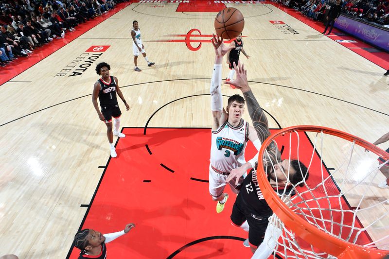 HOUSTON, TX - JANUARY 13:   Jake LaRavia #3 of the Memphis Grizzlies shoots the ball during the game against the Houston Rockets on January 13, 2025 at the Toyota Center in Houston, Texas. NOTE TO USER: User expressly acknowledges and agrees that, by downloading and or using this photograph, User is consenting to the terms and conditions of the Getty Images License Agreement. Mandatory Copyright Notice: Copyright 2024 NBAE (Photo by Logan Riely/NBAE via Getty Images)