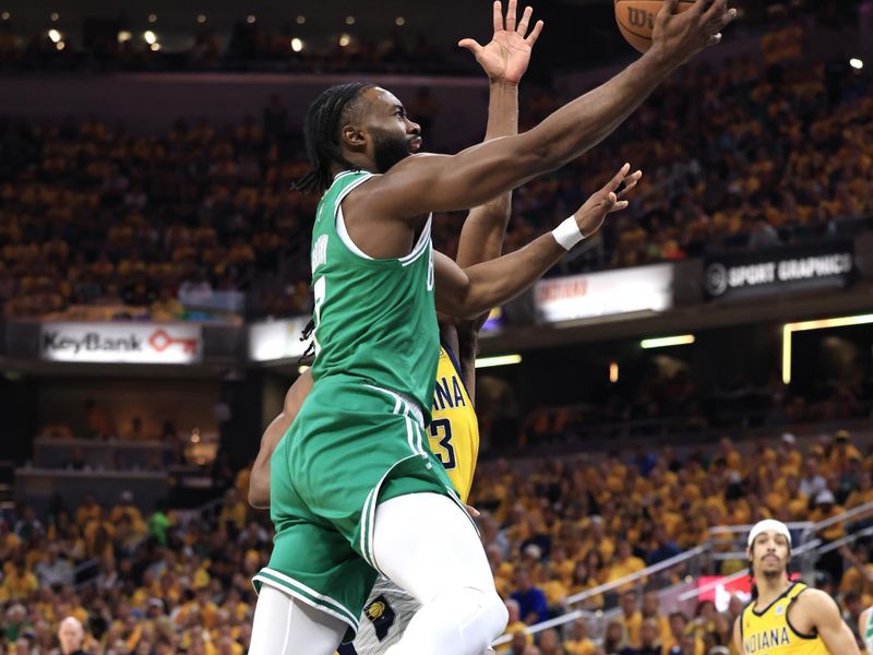 INDIANAPOLIS, INDIANA - MAY 27: Jaylen Brown #7 of the Boston Celtics drives to the basket against Aaron Nesmith #23 of the Indiana Pacers during the first quarter in Game Four of the Eastern Conference Finals at Gainbridge Fieldhouse on May 27, 2024 in Indianapolis, Indiana. NOTE TO USER: User expressly acknowledges and agrees that, by downloading and or using this photograph, User is consenting to the terms and conditions of the Getty Images License Agreement. (Photo by Justin Casterline/Getty Images)