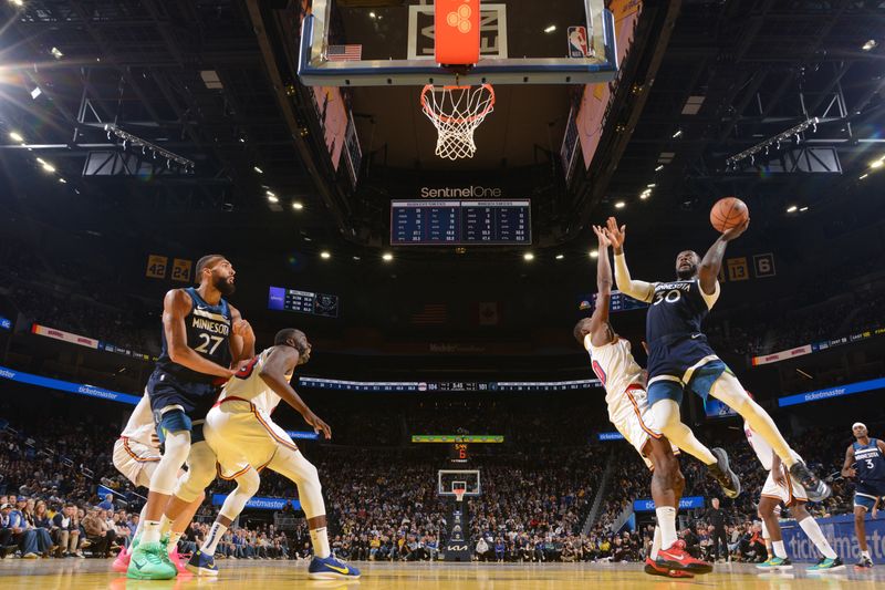 SAN FRANCISCO, CA - DECEMBER 8:  Julius Randle #30 of the Minnesota Timberwolves shoots the ball during the game against the Golden State Warriors during a regular season game on December 8, 2024 at Chase Center in San Francisco, California. NOTE TO USER: User expressly acknowledges and agrees that, by downloading and or using this photograph, user is consenting to the terms and conditions of Getty Images License Agreement. Mandatory Copyright Notice: Copyright 2024 NBAE (Photo by Noah Graham/NBAE via Getty Images)