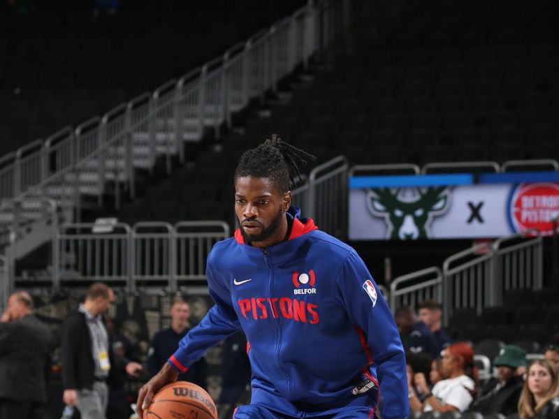 MILWAUKEE, WI -  NOVEMBER 2:/dp3/ warms up before the game against the Milwaukee Bucks on November 2, 2022 at the Fiserv Forum Center in Milwaukee, Wisconsin. NOTE TO USER: User expressly acknowledges and agrees that, by downloading and or using this Photograph, user is consenting to the terms and conditions of the Getty Images License Agreement. Mandatory Copyright Notice: Copyright 2022 NBAE (Photo by Gary Dineen/NBAE via Getty Images).