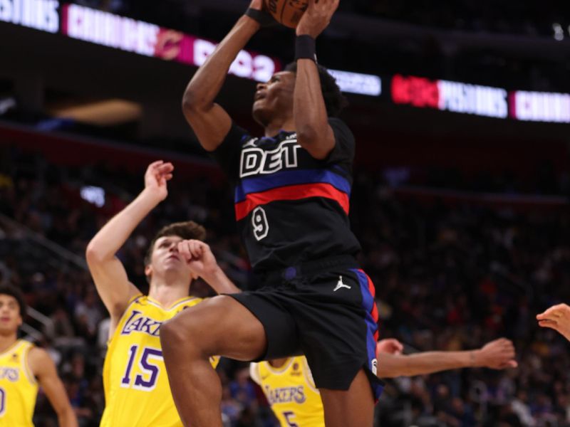 DETROIT, MICHIGAN - NOVEMBER 29: Ausar Thompson #9 of the Detroit Pistons drives to the basket against Austin Reaves #15 of the Los Angeles Lakers during the second half at Little Caesars Arena on November 29, 2023 in Detroit, Michigan. The Los Angeles Lakers won the game 133-107. NOTE TO USER: User expressly acknowledges and agrees that, by downloading and or using this photograph, User is consenting to the terms and conditions of the Getty Images License Agreement. (Photo by Gregory Shamus/Getty Images)