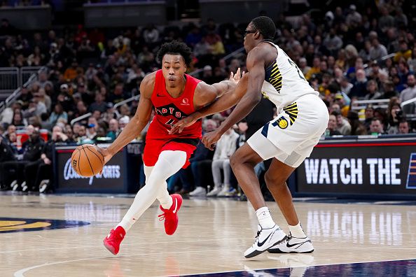 INDIANAPOLIS, INDIANA - NOVEMBER 22: Scottie Barnes #4 of the Toronto Raptors dribbles the ball while being guarded by Jalen Smith #25 of the Indiana Pacers in the third quarter at Gainbridge Fieldhouse on November 22, 2023 in Indianapolis, Indiana. NOTE TO USER: User expressly acknowledges and agrees that, by downloading and or using this photograph, User is consenting to the terms and conditions of the Getty Images License Agreement. (Photo by Dylan Buell/Getty Images)