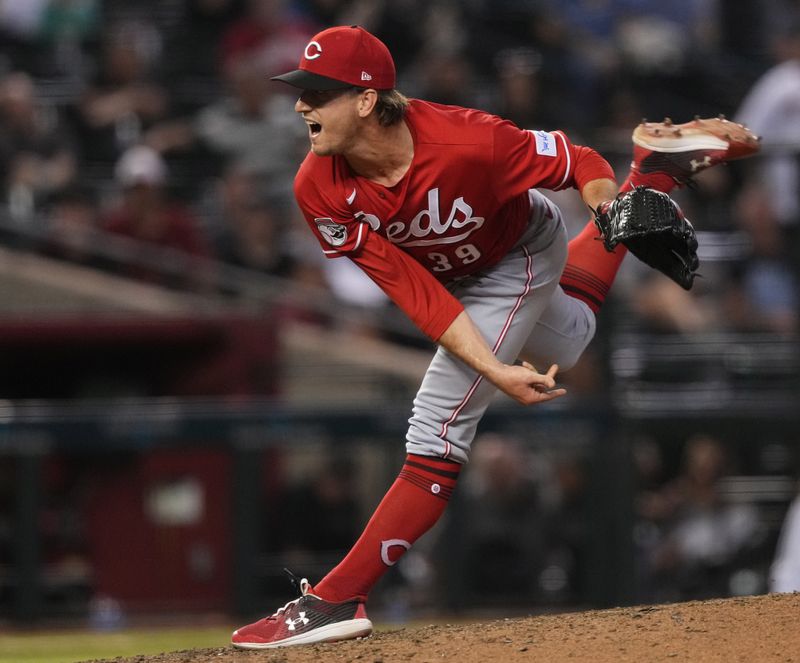 Aug 26, 2023; Phoenix, Arizona, USA; Cincinnati Reds relief pitcher Lucas Sims (39) pitches against the Arizona Diamondbacks during the 11th inning at Chase Field. Mandatory Credit: Joe Camporeale-USA TODAY Sports