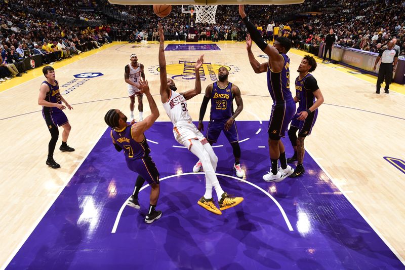 LOS ANGELES, CA - OCTOBER 25: Kevin Durant #35 of the Phoenix Suns shoots the ball during the game against the Los Angeles Lakers on October 25, 2024 at Crypto.Com Arena in Los Angeles, California. NOTE TO USER: User expressly acknowledges and agrees that, by downloading and/or using this Photograph, user is consenting to the terms and conditions of the Getty Images License Agreement. Mandatory Copyright Notice: Copyright 2024 NBAE (Photo by Adam Pantozzi/NBAE via Getty Images)